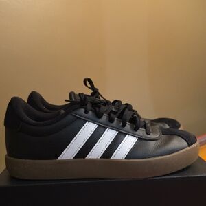 Boys Adidas VL Court Sz 5 Gently Used